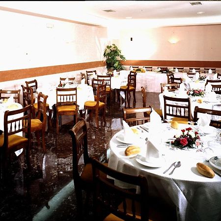 Hotel Conquistador Zaragoza Restaurant bilde